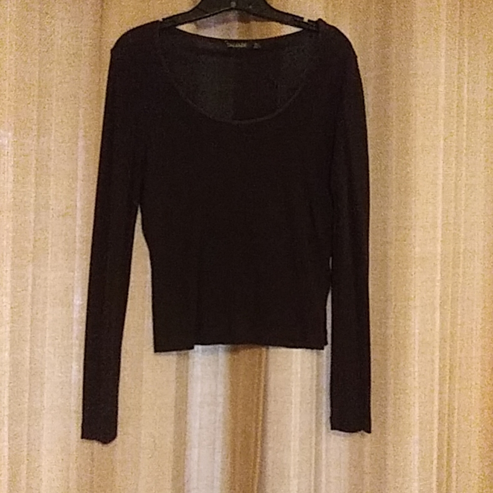 Tahari long sleeved top